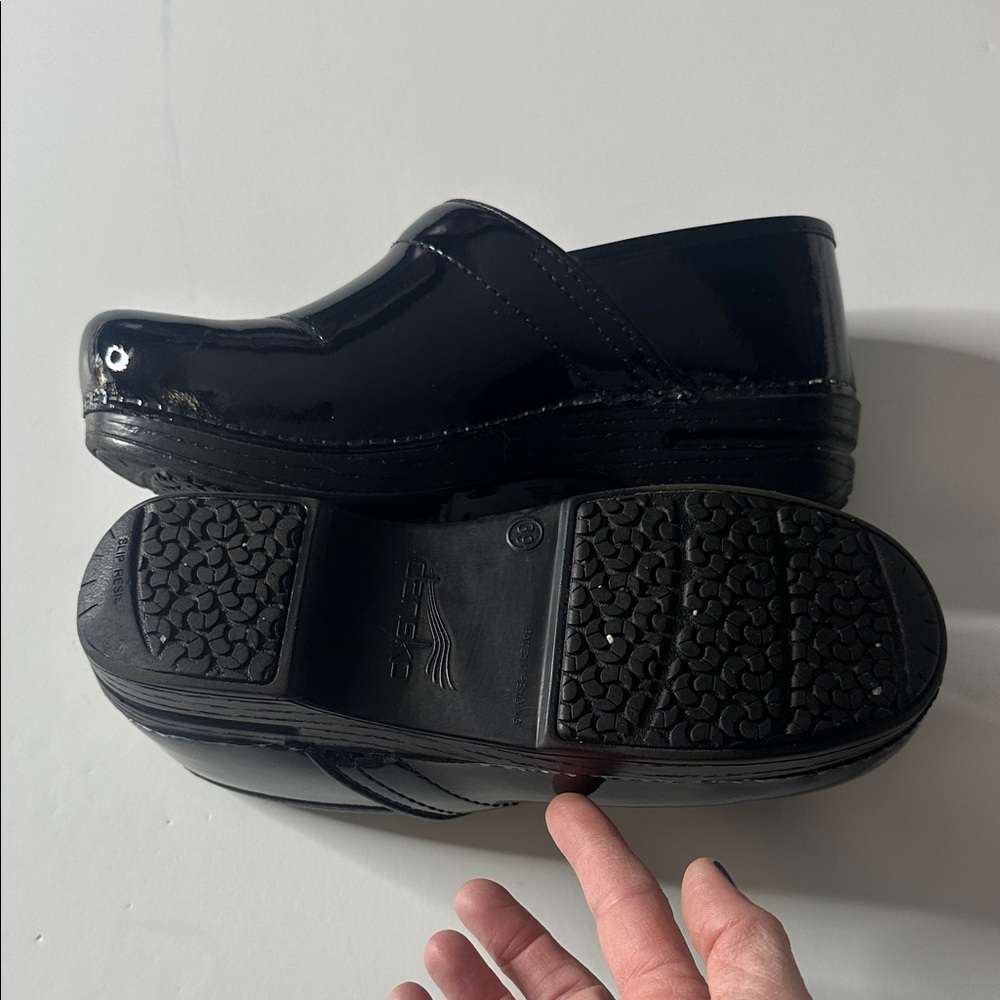 Dansko XP Professional Patent Leather Clogs Size: 39 EU /8.5-9 US - Black - Picture 4 of 5